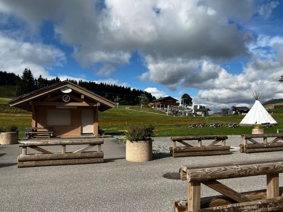 Appartement La Clusaz Avec Terrasse Sur Les Pistes De Ski 马尼戈 外观 照片